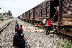 معلق میان حال و آینده