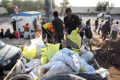 تلاش برای مقابله با سیل در اهواز