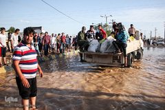 تلاش برای مقابله با سیل در اهواز