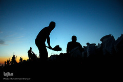 تلاش برای مقابله با سیل در اهواز