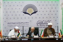 از راست حجت الاسلام محمد حاج ابوالقاسم، هادی حفاظ، عبدالرسول عبایی، رییس هیئت داوران از ایران و خالد عثامنه، داور وقف و ابتدا از اردن 