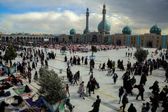 تعویض پرچم گنبد مسجد جمکران