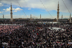 تعویض پرچم گنبد مسجد جمکران