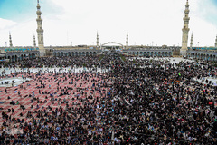 تعویض پرچم گنبد مسجد جمکران
