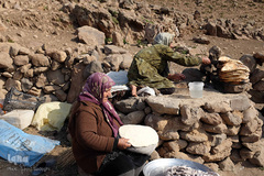 با وجود مکانیزه شدن پخت نان در بین عشایر استان تهران هنوز هم کوره‌های سنتی برای پخت نان وجود دارد.