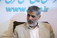 حسین فدایی، رییس بازرسی دفتر مقام معظم رهبری در غرفه ایکنا در روز پنجم نمایشگاه قرآن کریم