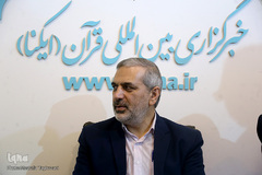 رحیم قربانی، پیشکسوت قرآنی در غرفه ایکنا در روز پنجم نمایشگاه قرآن کریم