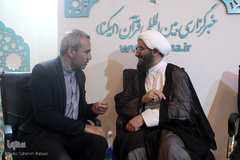 حجت الاسلام والمسلمین محمدجواد حاج علی اکبری، امام جمعه موقت تهران در غرفه ایکنا در هفتمین روز نمایشگاه قرآن کریم