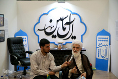 حضور آیت الله اختری در غرفه آل یاسین در هشتمین روز بیست و هفتمین نمایشگاه بین المللی قرآن