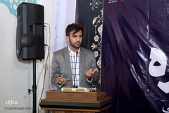 مسابقه مناظره دانشجویی میان دو تیم دانشگاه علامه طباطبایی و دانشگاه تهران در غرفه ایکنا در نمایشگاه قرآن کریم