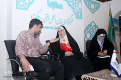 معصومه آقاپور علیشاهی، نماینده مجلس شورای اسلامی در غرفه ایکنا در دهمین روز نمایشگاه قرآن کریم