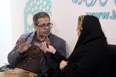 محمود اسعدی، بنیانگذار و مسئول چهره های ماندگار در غرفه ایکنا در دهمین روز نمایشگاه قرآن کریم