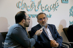 سید محمد حسینی در غرفه ایکنا در یازدهمین روز از برگزاری بیست و هفتمین نمایشگاه بین المللی قرآن کریم