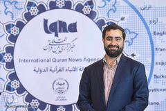 حسن اشتری در غرفه ایکنا در یازدهمین روز از برگزاری بیست و هفتمین نمایشگاه بین المللی قرآن کریم