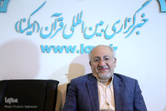 محمدجواد حق‌شناس، عضو شورای شهر تهران در غرفه ایکنا در دوازدهمین روز از برگزاری بیست و هفتمین نمایشگاه بین المللی قرآن کریم