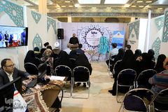 یین رونمایی از کتاب مبانی قرآنی بیانیه گام دوم مقام معظم رهبری نوشته حجت‌الاسلام والمسلمین محسن قرائتی در غرفه ایکنا در سیزدهمین روز از برگزاری بیست و هفتمین نمایشگاه بین المللی قرآن کریم