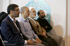 یین رونمایی از کتاب مبانی قرآنی بیانیه گام دوم مقام معظم رهبری نوشته حجت‌الاسلام والمسلمین محسن قرائتی در غرفه ایکنا در سیزدهمین روز از برگزاری بیست و هفتمین نمایشگاه بین المللی قرآن کریم