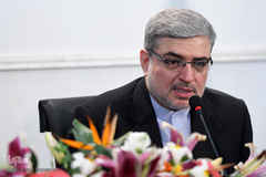 مهدی قره‌شیخلو، رییس دارالقرآن کریم در مراسم رونمایی از نرم‌افزار مروارید در آخرین روز بیست و هفتمین نمایشگاه بین‌المللی قرآن کریم