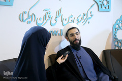 حجت الاسلام و المسلمین مصطفی رستمی، رئیس نهاد نمایندگی مقام معظم رهبری در دانشگاه‌ها در غرفه ایکنا در آخرین روز بیست و هفتمین نمایشگاه بین‌المللی قرآن کریم