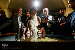 مراسم رونمایی از تک اثر فاخر قرآنی