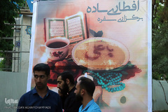 سفره افطار ساده در بوستان رضوان منطقه ۱۰ تهران