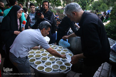 سفره افطار ساده در بوستان رضوان منطقه ۱۰ تهران