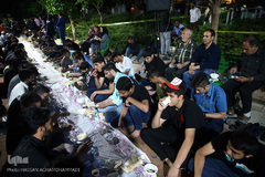 سفره افطار ساده در بوستان رضوان منطقه ۱۰ تهران