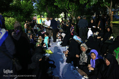 سفره افطار ساده در بوستان رضوان منطقه ۱۰ تهران