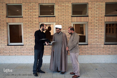 پژوهشکده امام خمینی(ره) و انقلاب اسلامی، از مراکزی است که در مجاورت حرم مطهر امام خمینی(ره) قرار دارد.