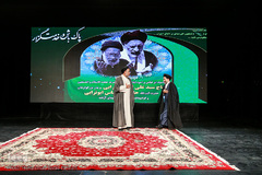 از راست حجت الاسلام والمسلمین سید محمدحسن ابوترابی‌فرد، امام جمعه موقت تهران و حجت‌الاسلام و المسلمین سید محمود علوی، وزیر اطلاعات در بزرگداشت سید آزادگان، حجت‌الاسلام سید علی‌اکبر ابوترابی