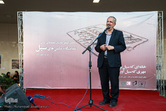 احمد مسجدجامعی، عضو شورای شهر تهران در افتتاح نمایشگاه عکس های سیل در ایوان انتظار