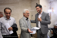 تجمع اعتراضی جمعی از فعالان تشکل‌های قرآنی در دبیرخانه شورای عالی انقلاب فرهنگی