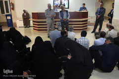 تجمع اعتراضی جمعی از فعالان تشکل‌های قرآنی در دبیرخانه شورای عالی انقلاب فرهنگی