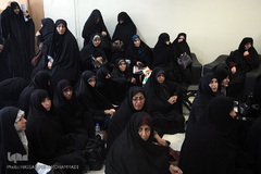 تجمع اعتراضی جمعی از فعالان تشکل‌های قرآنی در دبیرخانه شورای عالی انقلاب فرهنگی