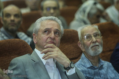 از راست محمدعلی موحد و تورج اتحادیه در شب فرهاد دفتری