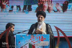 حجت‌ الاسلام‌ والمسلمین سید ابراهیم رئیسی، رییس قوه قضاییه در مراسم تشییع پیکر مطهر ۱۵۰ شهید دفاع مقدس