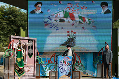 حجت‌ الاسلام‌ والمسلمین سید ابراهیم رئیسی، رییس قوه قضاییه در مراسم تشییع پیکر مطهر ۱۵۰ شهید دفاع مقدس
