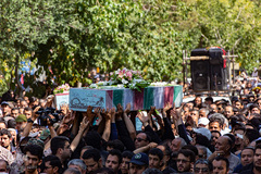 تشییع پیکر ۱۱ شهید دفاع مقدس در اصفهان