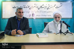 از راست حجت الاسلام والمسلمین محسن قرائتی و محمود مظفر، قائم‌مقام ستاد اقامه نماز در نشست هم اندیشی نویسندگان و ناشران حوزه نماز و مهدویت