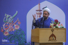 حجت‌الاسلام والمسلمین حبیب‌رضا ارزانی، رئیس شورای هماهنگی بزرگداشت دهه کرامت کشور در آیین افتتاحیه برنامه‌های دهه کرامت در حرم عبدالعظیم حسنی (ع)