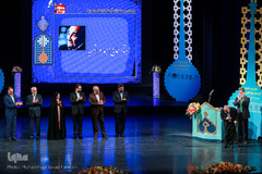 تقدیر از اجمد مراتب در آیین اختتامیه چهارمین جشنواره آواها و نواهای رضوی