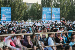 توزیع بزرگترین کیک جهان به مناسبت میلاد امام رضا(ع)