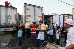 توزیع بزرگترین کیک جهان به مناسبت میلاد امام رضا(ع)