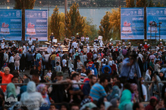 توزیع بزرگترین کیک جهان به مناسبت میلاد امام رضا(ع)