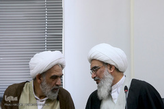 آیت‌الله صفایی بوشهری، امام جمعه بوشهر و حجت‌الاسلام والمسلمین محسن قمی، معاون ارتباطات بین‌الملل دفتر مقام معظم رهبری