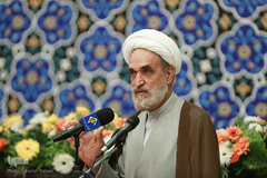 حجت الاسلام و المسلمین محمدعلی خسروی، مدیرکل دفتر برنامه ریزی، آموزش و توسعه مشارکت‌های معاونت قرآن و عترت در آیین اختتامیه جشنواره کتابت سوره انسان