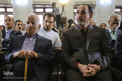 از راست حسن بلخاری و مهدی محقق در همایش ملی «حکمت اشراقی در پرتو آراء و آثار شهاب‌الدین سهروردی»

