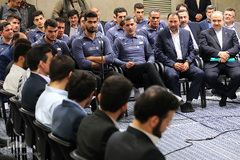 دیدار مدال‌آوران المپیادهای علمی و اعضای تیم ملی والیبال جوانان با رهبر انقلاب