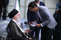 دیدار مدال‌آوران المپیادهای علمی و اعضای تیم ملی والیبال جوانان با رهبر انقلاب