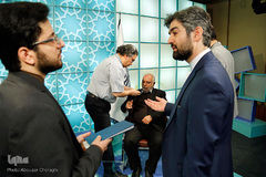 خبرنگاران مشغول کارند